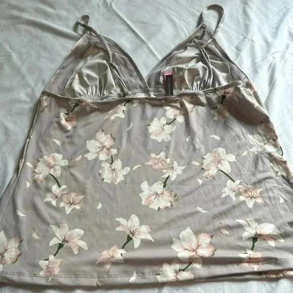 Vince Camuto pajama set tank / shorts floral size M/L - Picture 7 of 8